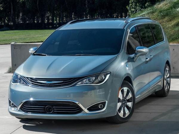 22-2017-chrysler-pacifica-1