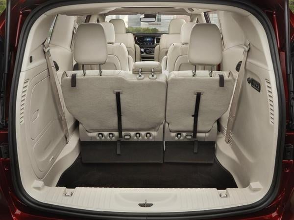 27-2017-chrysler-pacifica-1