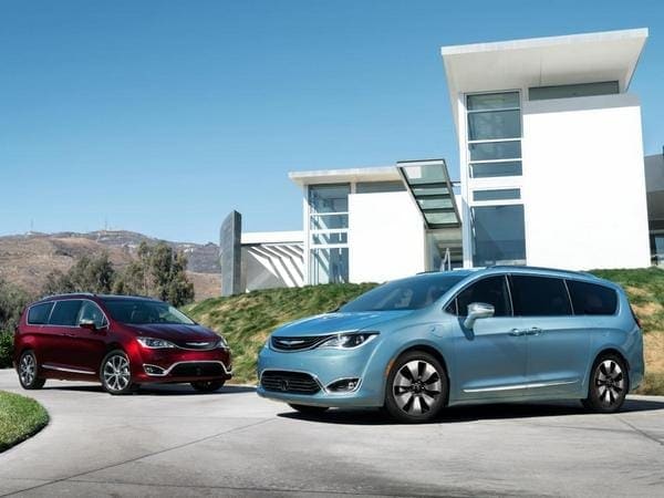 28-2017-chrysler-pacifica-1