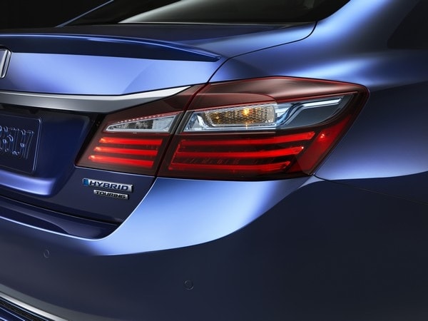 03-2017-honda-accord-hybrid-1