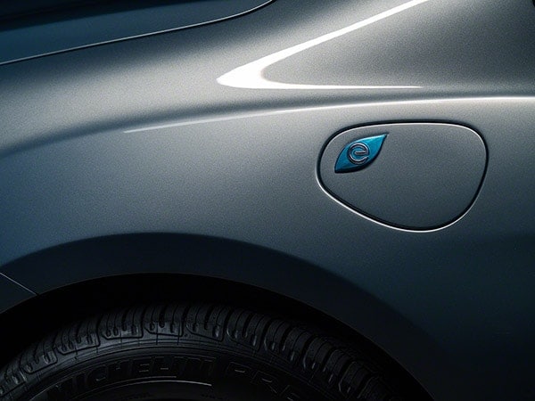 2017-Chrysler-Pacifica-Plug-In-Exterior-Charge-Port-1