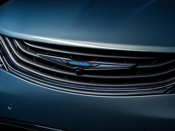 2017-Chrysler-Pacifica-Plug-In-Exterior-Grille-1