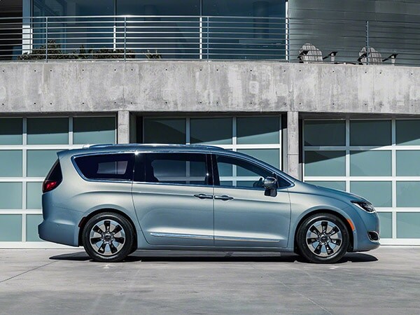 2017-Chrysler-Pacifica-Plug-In-Exterior-Profile-1