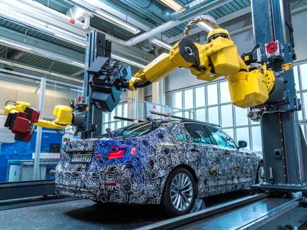 01-bmw-3d-robotic-measuring-tech-new-5-series-1