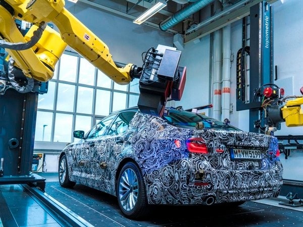 03-bmw-3d-robotic-measuring-tech-new-5-series-1