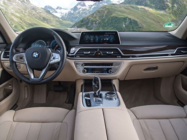 04-2017-bmw-74e-xdrive-iperformance-1