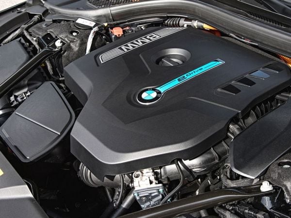 08-2017-bmw-74e-xdrive-iperformance-1