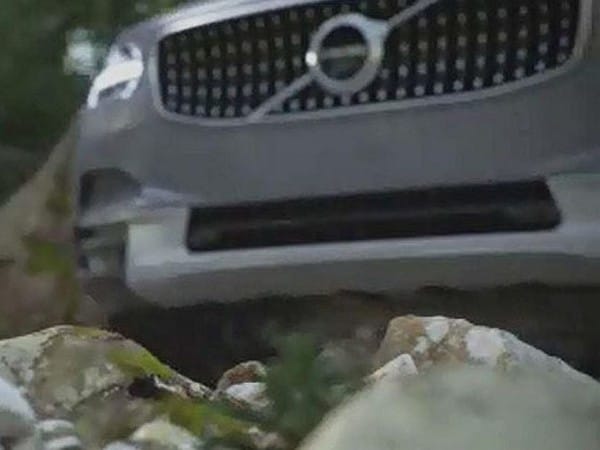 02-2017-volvo-v90-cross-country-teaser-1