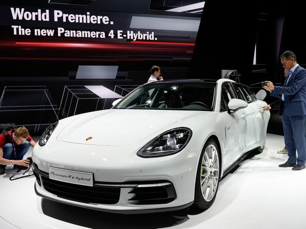 10-2018-porsche-panamera-4-e-hybrid-paris-1