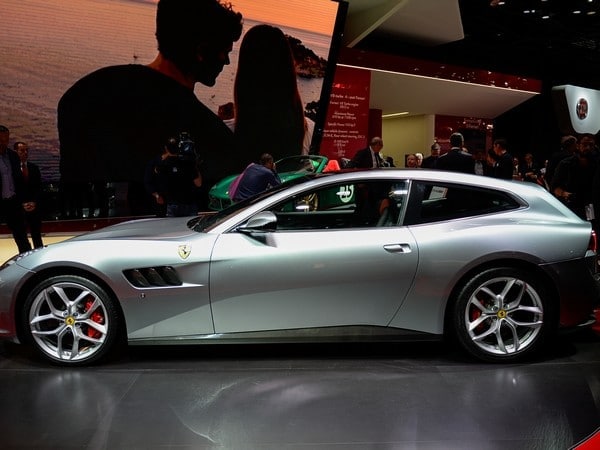 12-2017-ferrari-gtc4lusso-t-paris-1