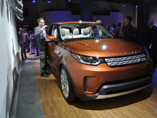 12-2018-land-rover-discovery-paris-1