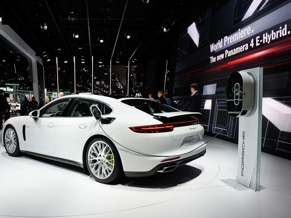 12-2018-porsche-panamera-4-e-hybrid-paris-1