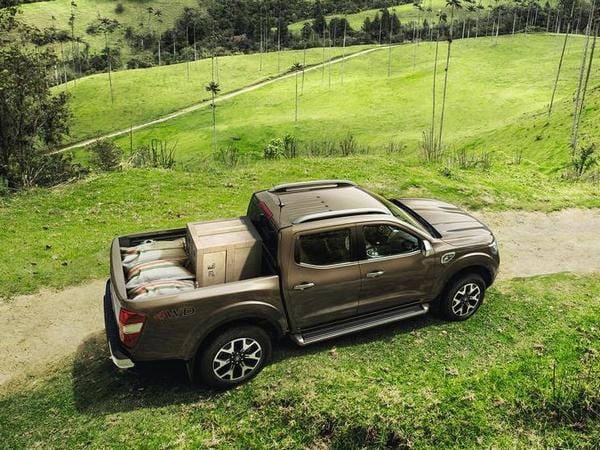 12-renault-alaskan-pickup-1