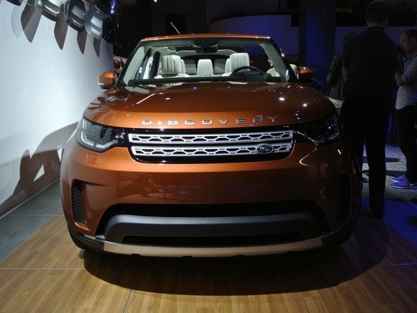 13-2018-land-rover-discovery-paris-1