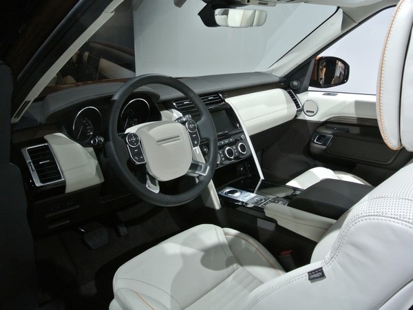 20-2018-land-rover-discovery-paris-1