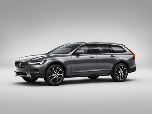 02-2017-volvo-v90-cross-country-1