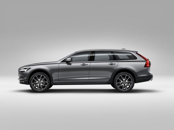 03-2017-volvo-v90-cross-country-1