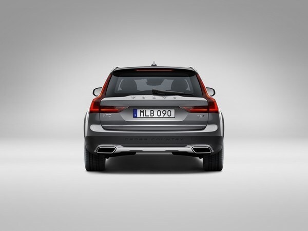04-2017-volvo-v90-cross-country