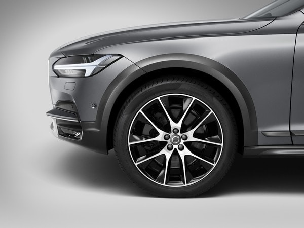07-2017-volvo-v90-cross-country-1
