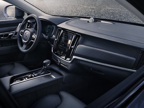 08-2017-volvo-v90-cross-country-1