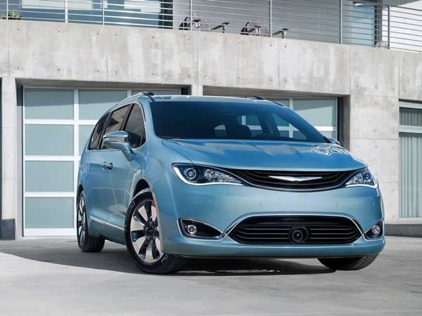 07-2017-chrysler-pacifica-hybrid-1