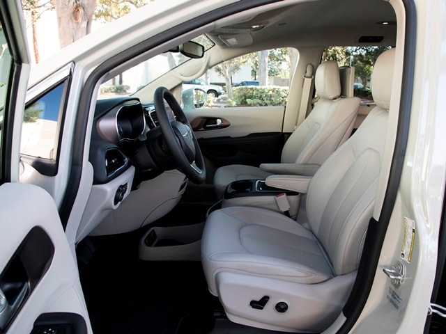 12-2017-chrysler-pacifica-best-buy