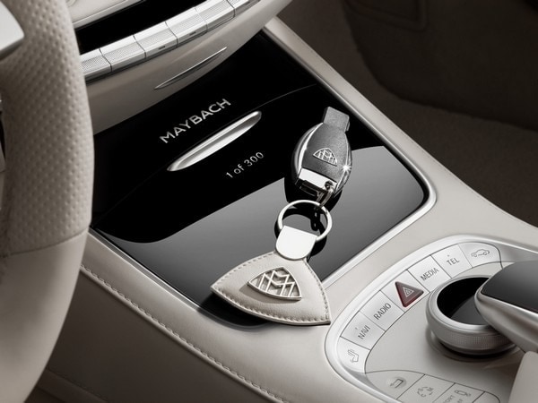 13-2017-mercedes-maybach-s650-cabrio-1