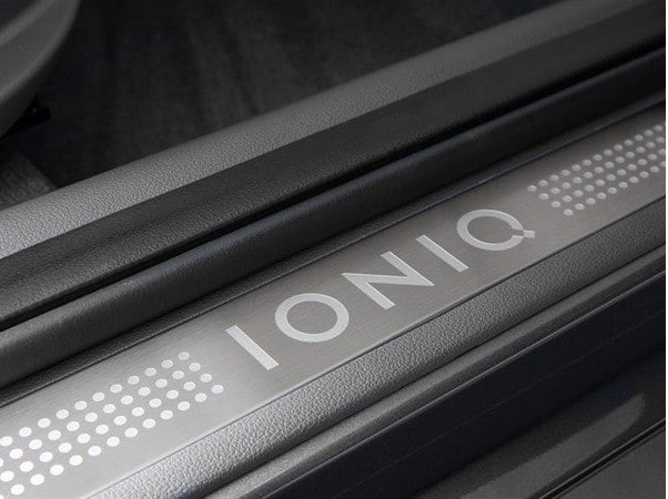 30-2017-hyundai-ioniq-oem-1
