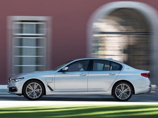 22-2018-bmw-530e-xdrive-iperformance-1