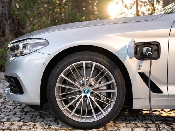 27-2018-bmw-530e-xdrive-iperformance-1