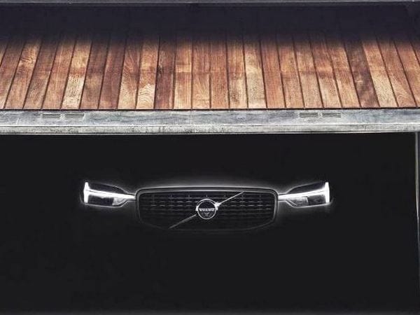 02-2018-volvo-xc60-teaser-1