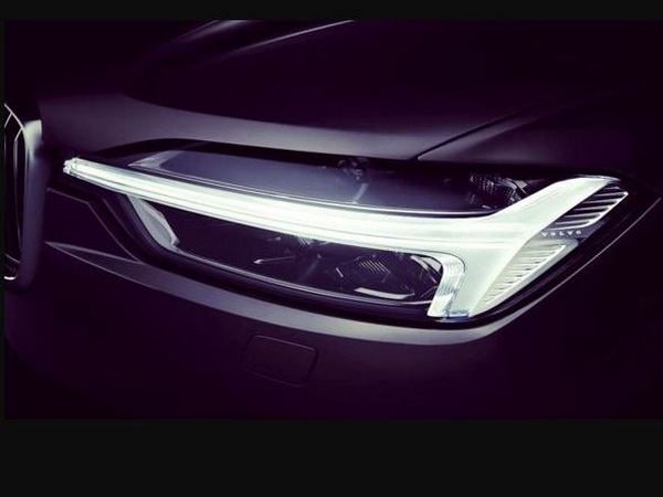 03-2018-volvo-xc60-teaser-1