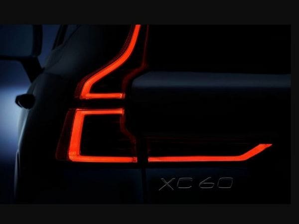 04-2018-volvo-xc60-teaser-1
