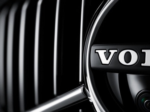 06-2018-volvo-xc60-teaser-1