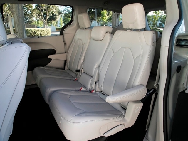 13-2017-chrysler-pacifica-best-buy-1