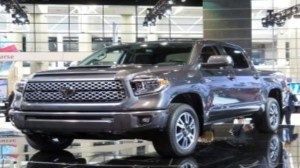 2017-toyota-tundra-front-right