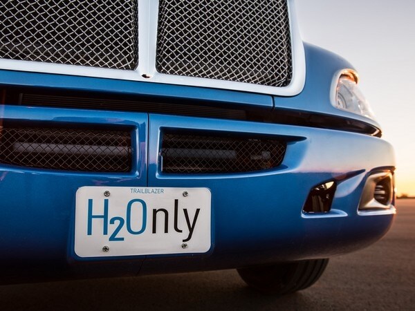 08-toyota-fuel-cell-HD-trucks-oem-1.jpg-1