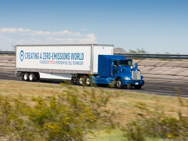 11-toyota-fuel-cell-HD-trucks-oem-1.jpg-1