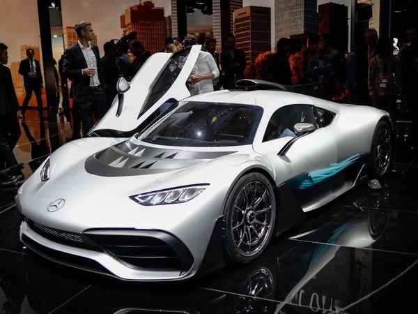 01-mercedes-amg-project-one-supercar-AT-1