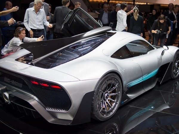 03-mercedes-amg-project-one-supercar-AT-1