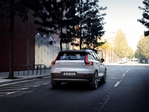 10-2019-volvo-xc40-oem-1