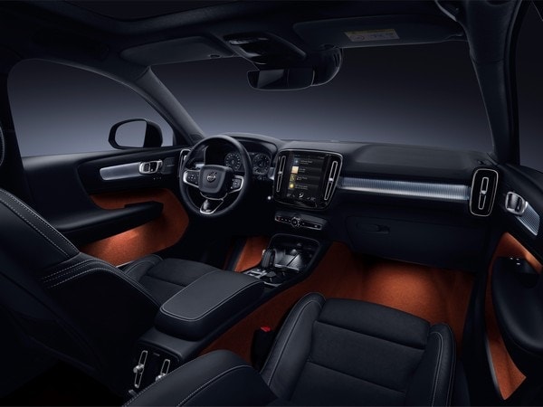 13-2019-volvo-xc40-oem-1