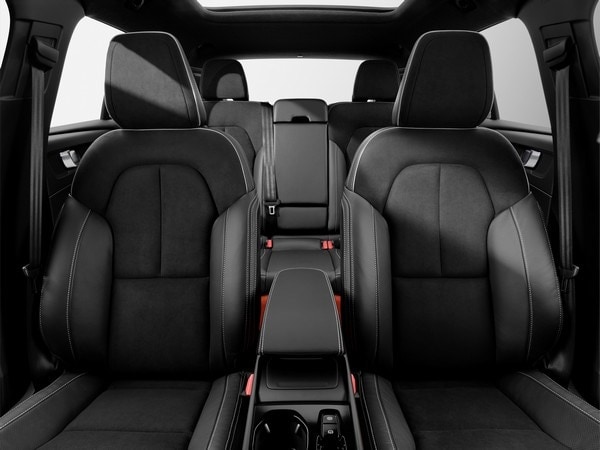 15-2019-volvo-xc40-oem-1