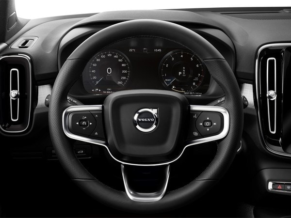 19-2019-volvo-xc40-oem-1
