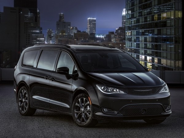 01-2018-chrysler-pacifica-s-oem-1