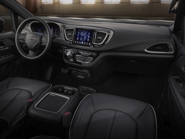 04-2018-chrysler-pacifica-s-oem-1