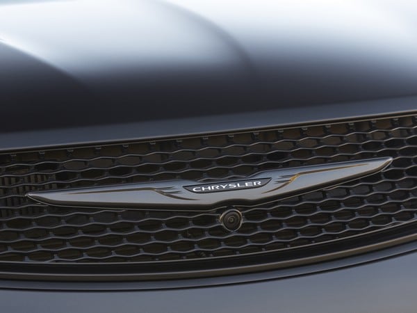 06-2018-chrysler-pacifica-s-oem-1