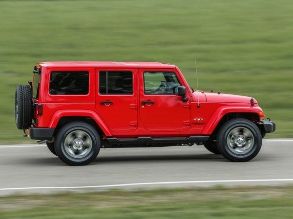 04-2018-jeep-wrangler-sahara-oem-1