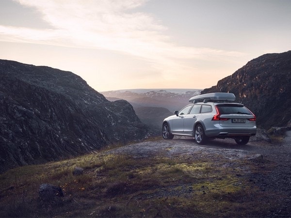04-2018-volvo-v90-cross-ocean-oem-1