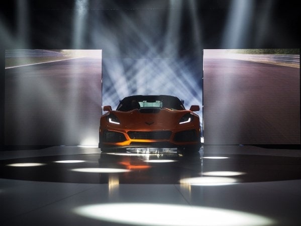 04-2019-chevrolet-corvette-ZR1-oem-1